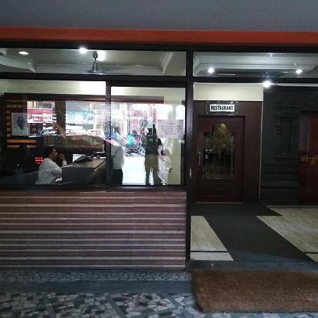 Hotel Rukmini Alwaye Экстерьер фото