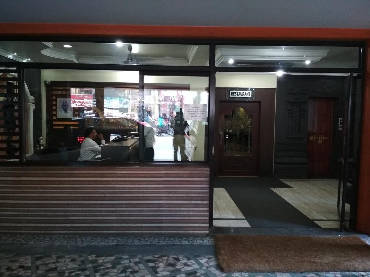 Hotel Rukmini Alwaye Экстерьер фото