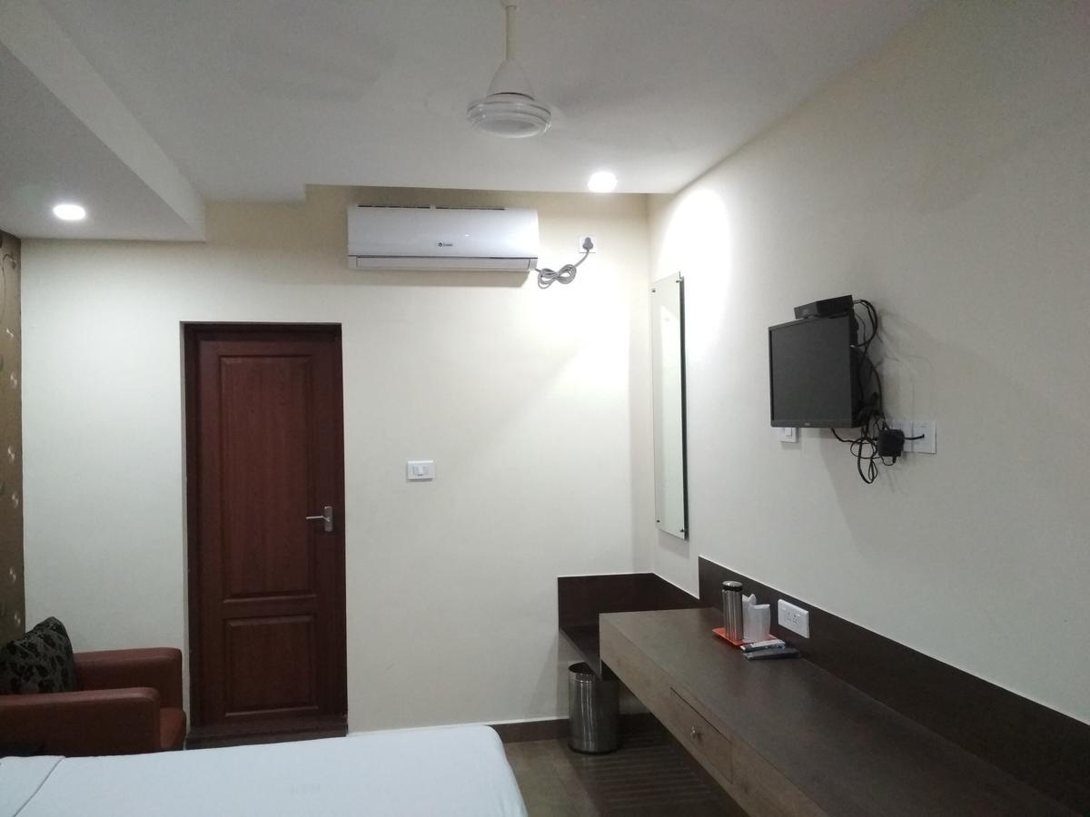 Hotel Rukmini Alwaye Экстерьер фото