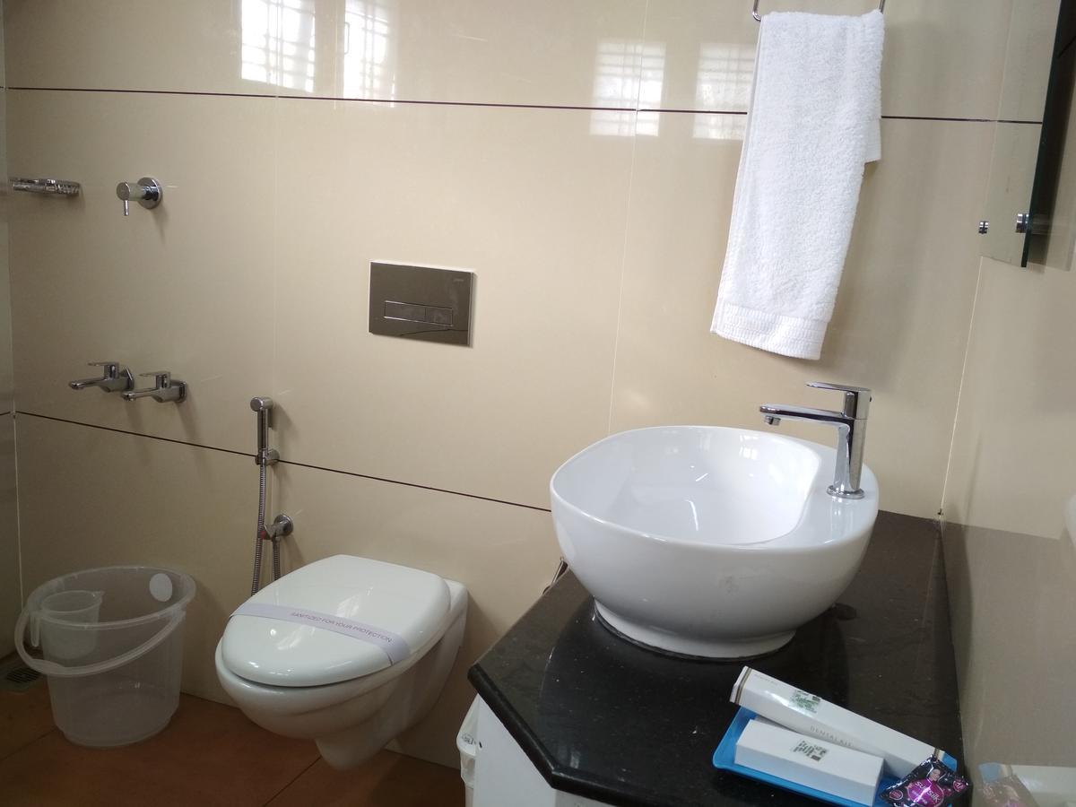 Hotel Rukmini Alwaye Экстерьер фото