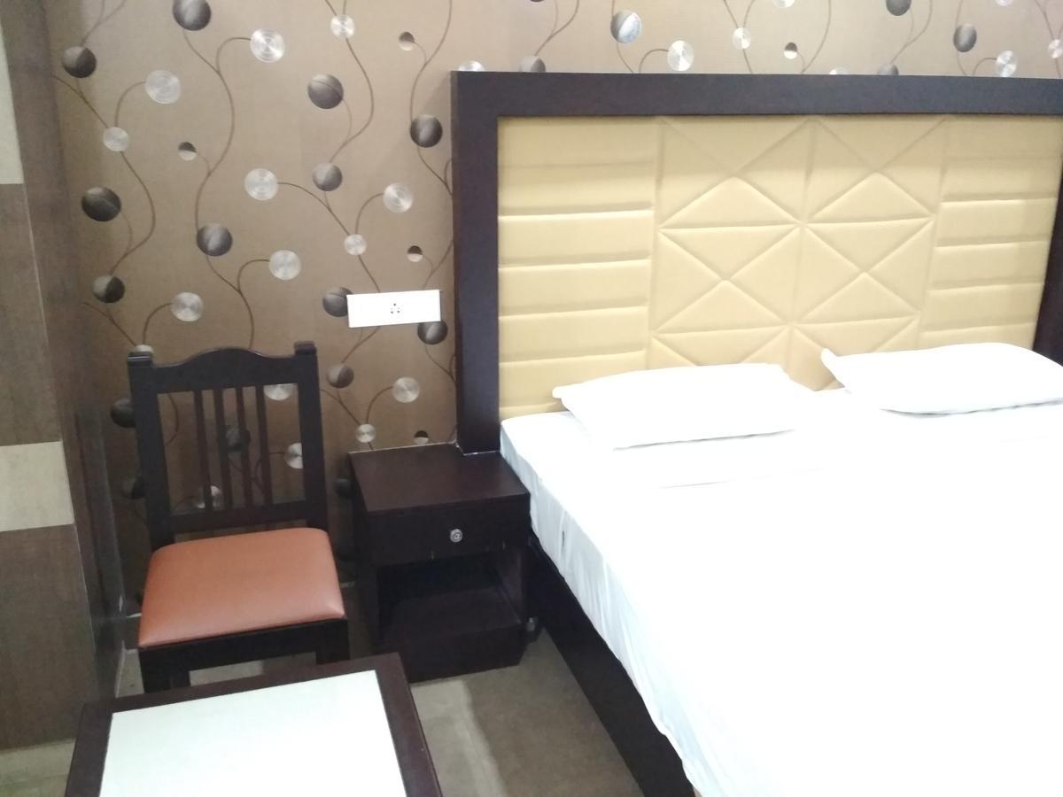 Hotel Rukmini Alwaye Экстерьер фото