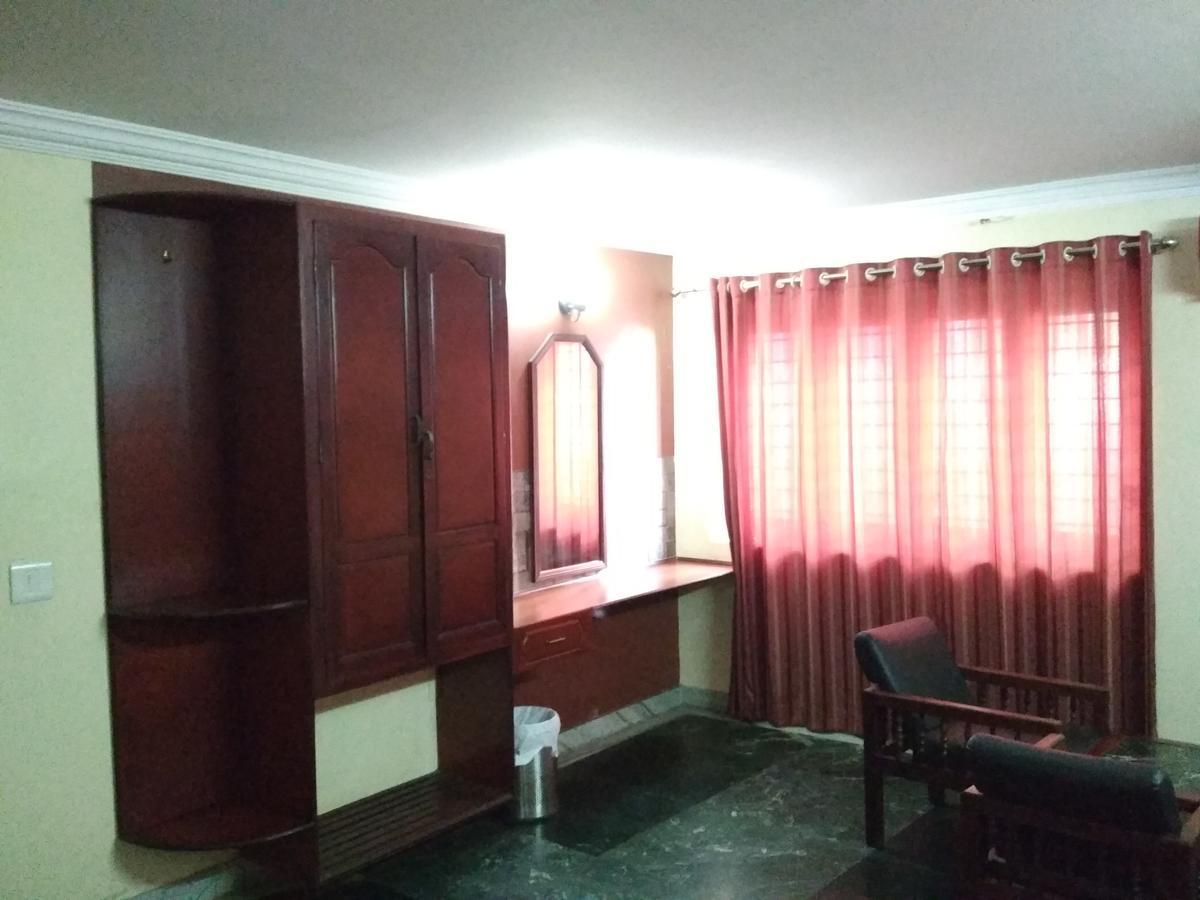 Hotel Rukmini Alwaye Экстерьер фото