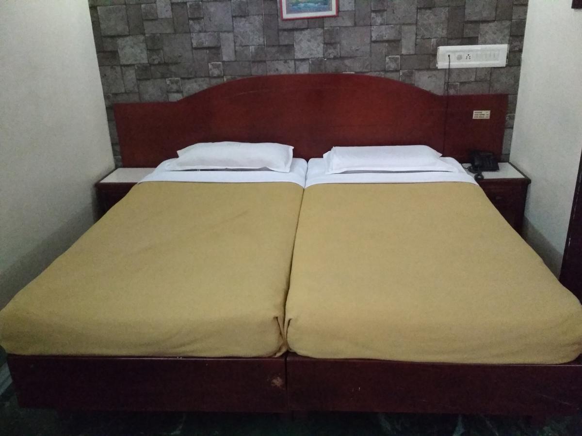 Hotel Rukmini Alwaye Экстерьер фото