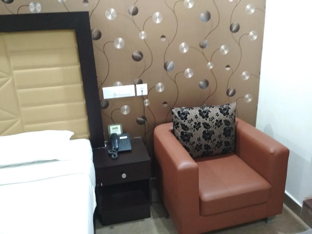 Hotel Rukmini Alwaye Экстерьер фото