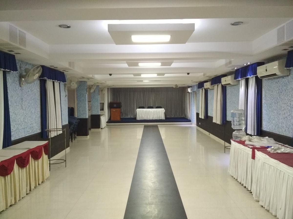 Hotel Rukmini Alwaye Экстерьер фото