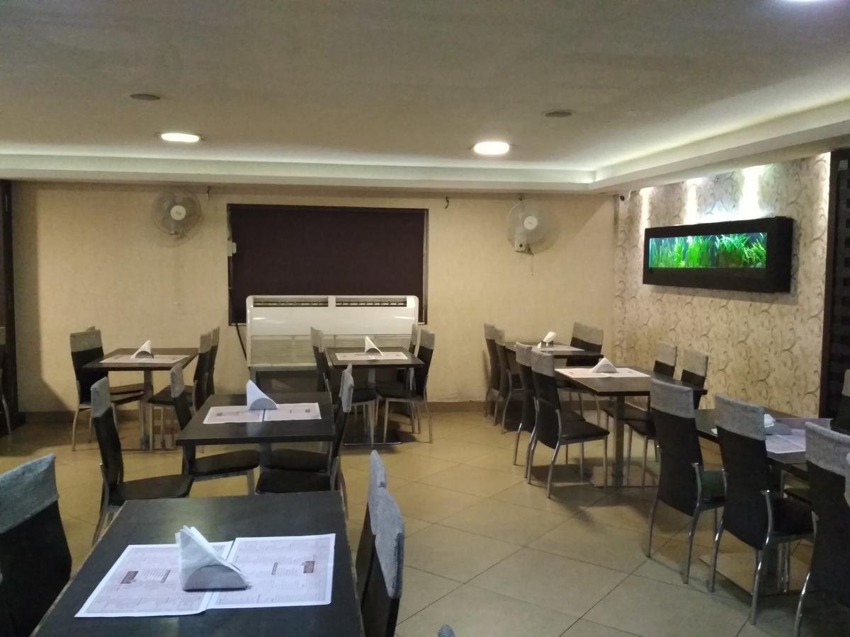 Hotel Rukmini Alwaye Экстерьер фото